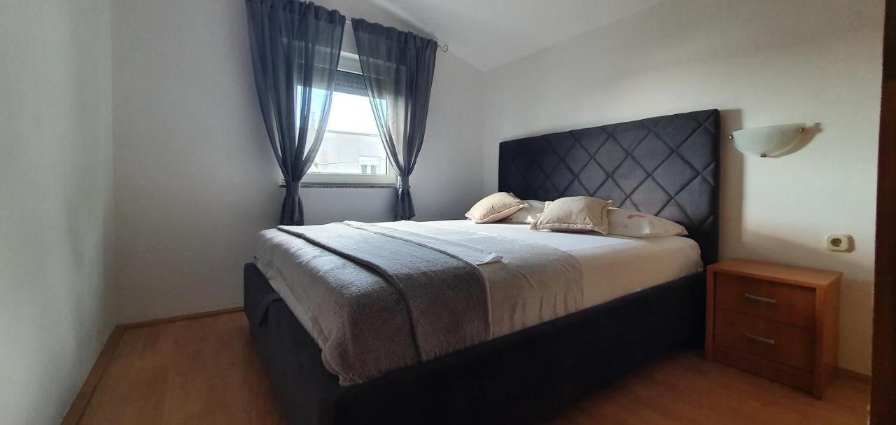 Apartments Kolak 로고즈니차 외부 사진