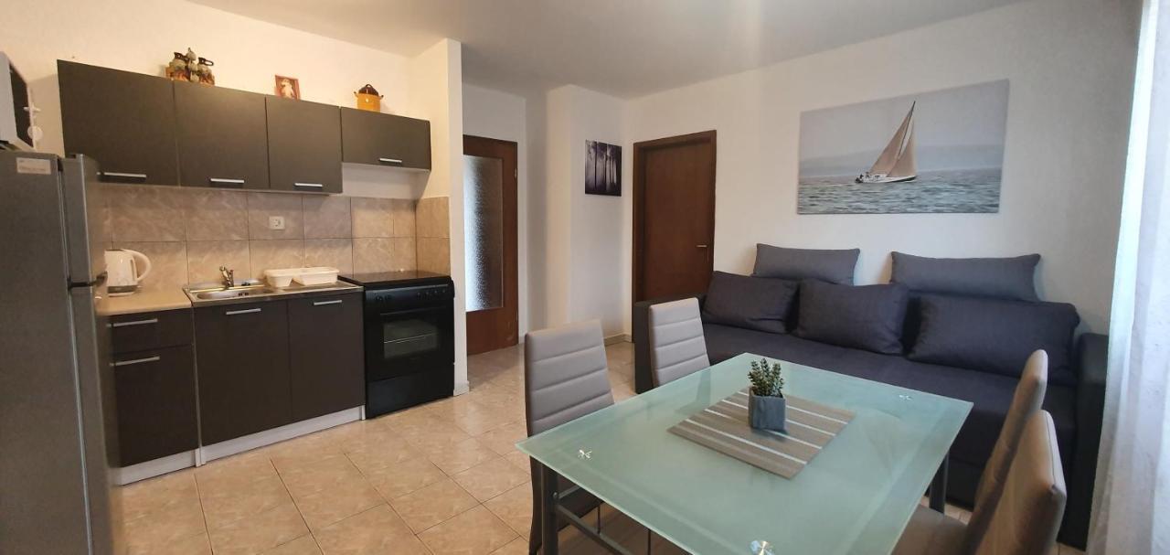 Apartments Kolak 로고즈니차 외부 사진