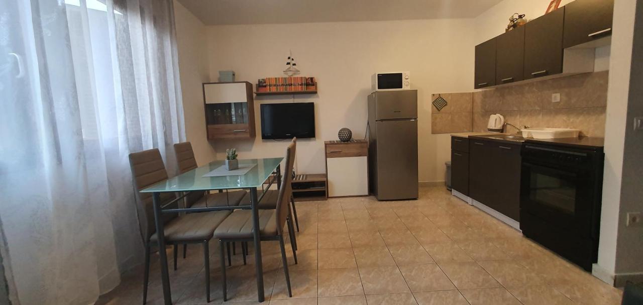 Apartments Kolak 로고즈니차 외부 사진